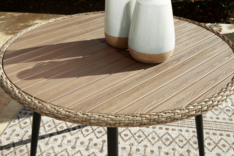 Amaris Outdoor Dining Table - image 4