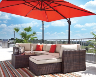 Oakengrove Patio Umbrella | Ashley Furniture HomeStore