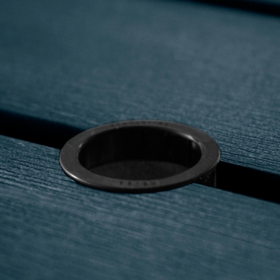 Close-up of table end and slat edges