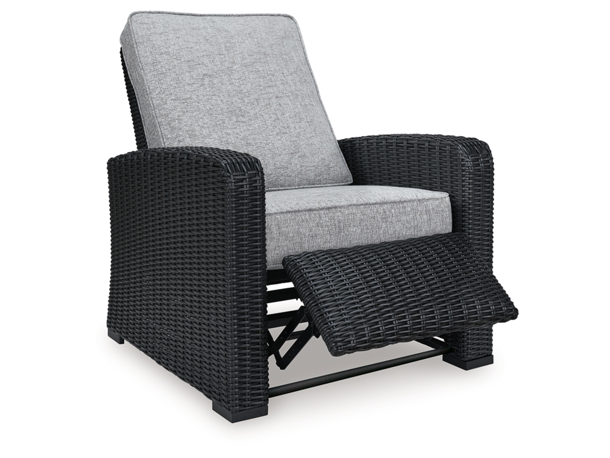 篝 Beachcroft Outdoor Recliner | Ashley