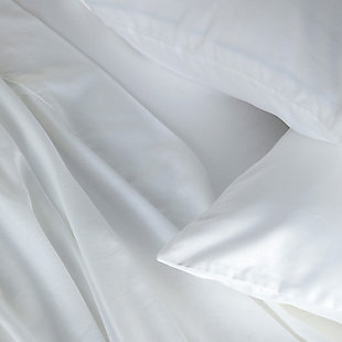 The Bedgear® Hyper-Cotton™ sheet set blends performance and eco-friendly fibers to create a soft hand feel with lasting durability and increased airflow. Hyper-Cotton sheets have a quick dry technology that provides fast evaporation of moisture. What's more, they provide 4x the airflow to your bed compared to traditional cotton sheets, allowing your body to achieve optimal temperature regulation. The seamless fitted sheet creates a smooth sleep surface while the Powerband® ensures the most secure fit and grip on your mattress. As an added plus, these sheets work great with adjustable bases.Set includes fitted sheet, flat sheet and 2 pillowcases | Made of 60% cotton and 40% rayon | Enhanced airflow | Hypoallergenic | Touchably soft and wrinkle resistant | Machine washable | Made in USA of imported materials