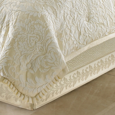 J.Queen New York Marquis 4 Piece Piece Comforter Set, Ivory