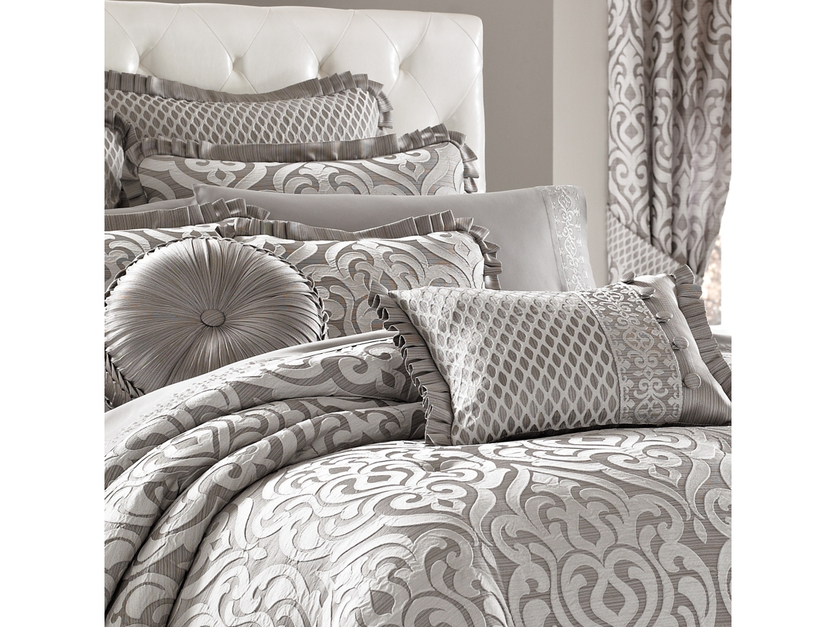 J. Queen New York Luxembourg Silver King 4 Piece Comforter
