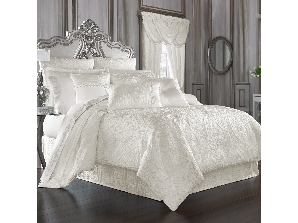 J. Queen New York Bianco California King 4 Piece Comforter