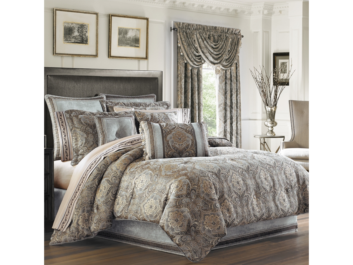 J. Queen New York Queen 4 Piece Comforter Set | Ashley