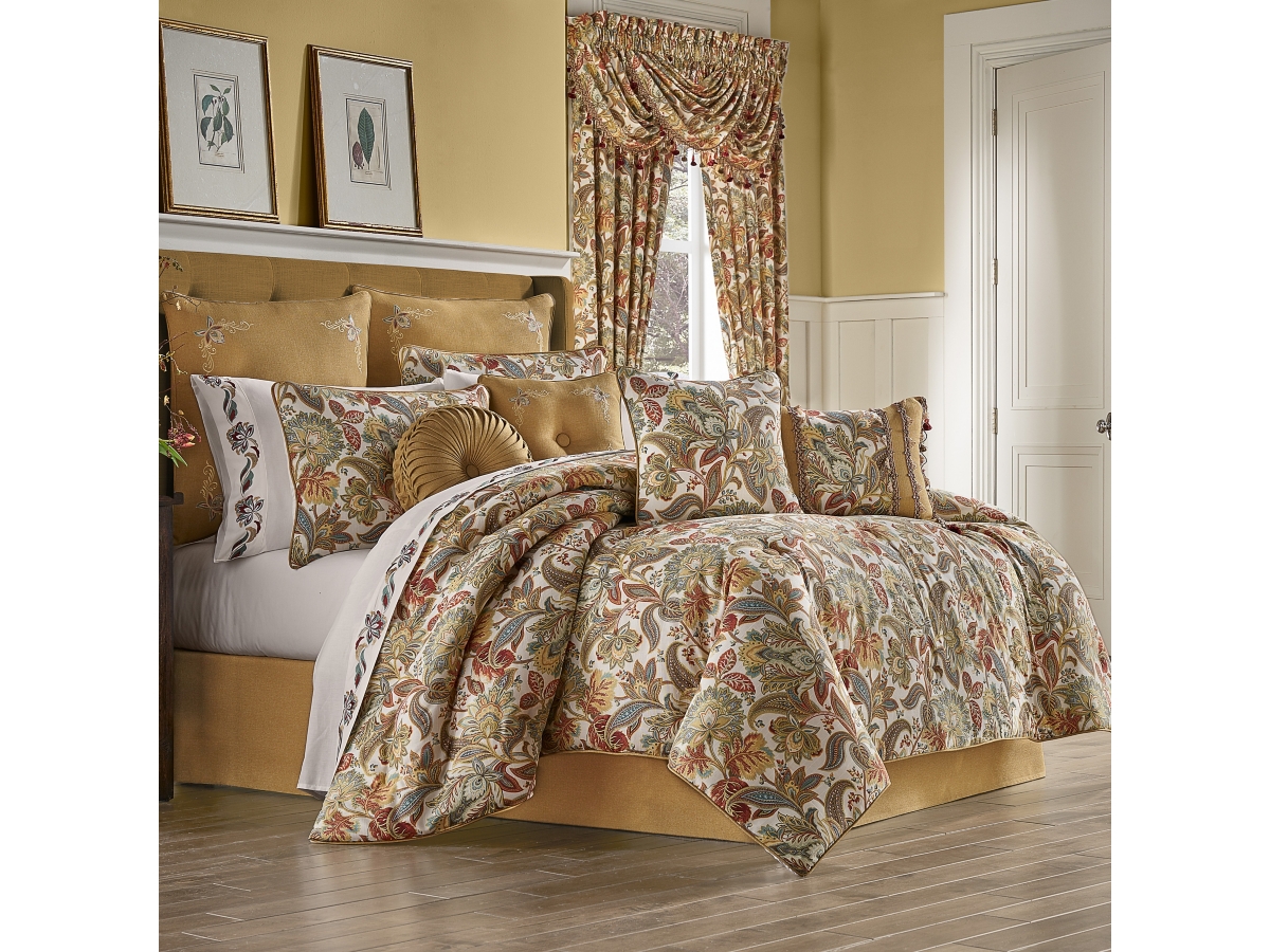 Five Queens Court August Queen Comforter Set | Ashley