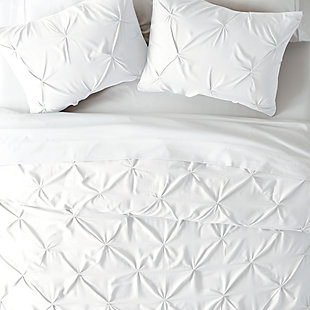 Enjoy the ultimate comfort and elegance with the 3-Piece Pinch Pleat Solid Duvet Cover Set by iEnjoy Home. Both the Duvet Cover and the matching Shams are crafted with the finest microfiber that’s softness is unsurpassed. In addition, this quality set is durable, fade resistant, and wrinkle free.King Size Set Includes: 1 Duvet Cover: 112" x 98", 2 King Shams: 20" x 36" (2" flange) | Made with the highest quality imported microfiber yarns | Pinch Pleat Design | Zippered Closure | Superior weave for durability and a buttery-soft feel | Imported