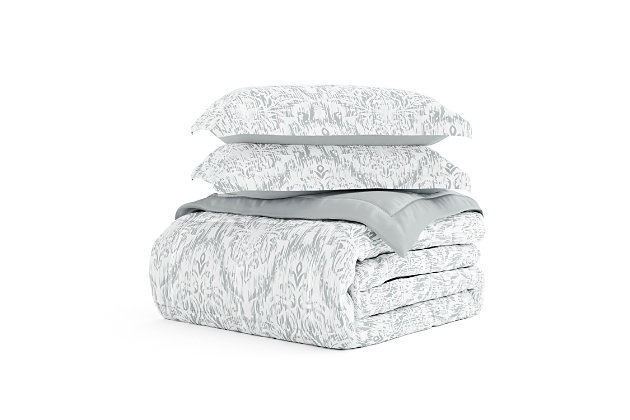 The perfect comforter to keep you cozy all year round. The Down Alternative English Countryside Patterned reversible comforter set from the Home Collection features the perfect loft and Down-like feel to keep you warm and toasty while you sleep. Designed for healthy living and 100% hypoallergenic for allergy sufferers, this luxury comforter presents a quality alternative to Down with incredible loft and end to end baffle-box construction, preventing fiber from shifting, eliminating the need for regular fluffing.Twin Size Set Includes: 1 Comforter: 70" x 90", 1 Standard Sham: 20" x 26" (2" flange) | Light-weight shell for exceptional softness and drape | Generous baffle box stitching for optimum loft | Printed English Countryside pattern reverse to Light Gray | Evenly filled for superior warmth | Imported