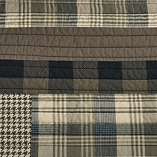 The Woolrich Winter Plains daybed cover set features plaid pieced stripes, and reverses to a solid color. Made from 100% cotton, the quilted daybed cover is soft to the touch and can be used year-round. This set also includes three quilted shams and a bed skirt.Set includes daybed cover, 3 quilted shams and bed skirt | Made of 100% cotton | Plaid pieced stripes; solid reverse | Machine washable | Imported