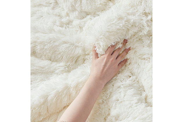 The Intelligent Design Malea Shaggy Long Fur Comforter Mini Set brings a soft contemporary update to your bedroom. The black comforter and shams (1 in Twin/TwinXL) feature stylish shaggy faux fur that creates a soft fluffy texture and modern look. The solid plush reverse adds a soft and warm touch. This bedding set is also OEKO-TEX certified, meaning it does not contain any harmful substances or chemicals to ensure quality comfort and wellness.Imported | Stylish shaggy faux fur texture | Soft & warm plush reverse | Hypoallergenic polyester filling in the comforter | Overfilled for maximum coziness | Oeko-Tex Certified, no harmful substances or chemicals (#SH025 144503) | Set includes comforter and two matching shams (1 in Twin/Twin XL) | Machine washable