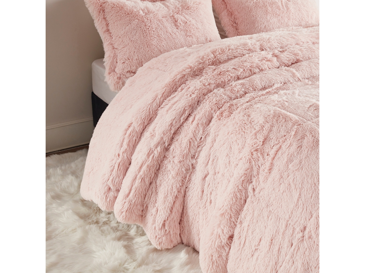 Leena Shaggy Faux Fur King/California King Comforter Mini Set | Ashley