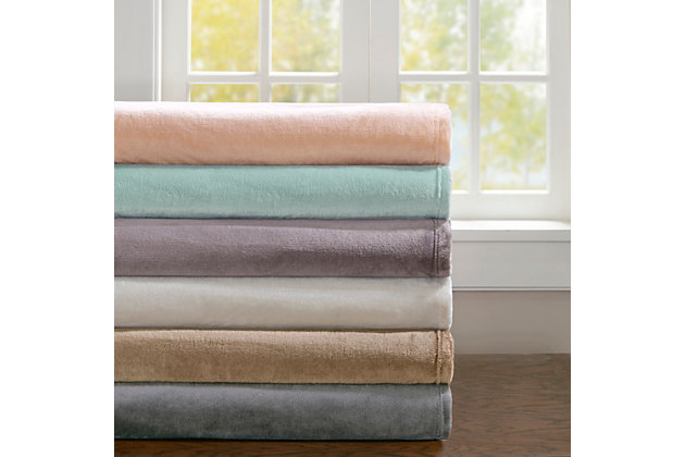 Cozy up in one of the softest cotton blankets on the market. This blanket's cotton material virtually eliminates pilling and snagging to give you a long-lasting source of comfort. Naturally wicking away moisture, this blanket is breathable to help regulate your temperature at night.Made of 100% cotton | Eliminates pilling, snagging and shrinkage | Machine washable | Imported