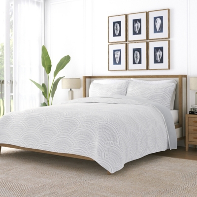 Ienjoy Home All Season 2 Piece Twin/ Twin XL Scallop Reversible Quilt Set with Shams, Light Gray, large