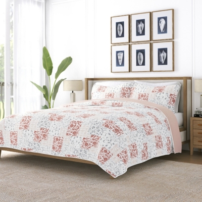 Ienjoy Home All Season 2 Piece Twin/ Twin XL Scrolled Patchwork Reversible Quilt Set with Shams, Blush, large