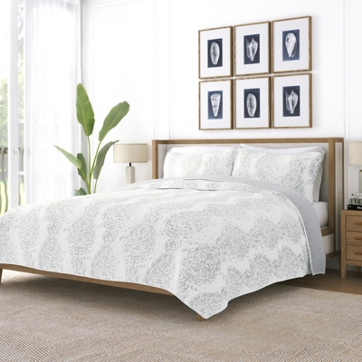 Ienjoy Home All Season 3 Piece King/California King Distressed Damask Reversible Quilt Set with Shams, Light Gray, large