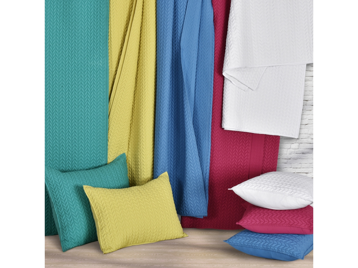 J. Queen Bold Cayman Twin/Twin Xl Quilt | Ashley J. Queen Bold Cayman Twin/Twin Xl Quilt | Ashley