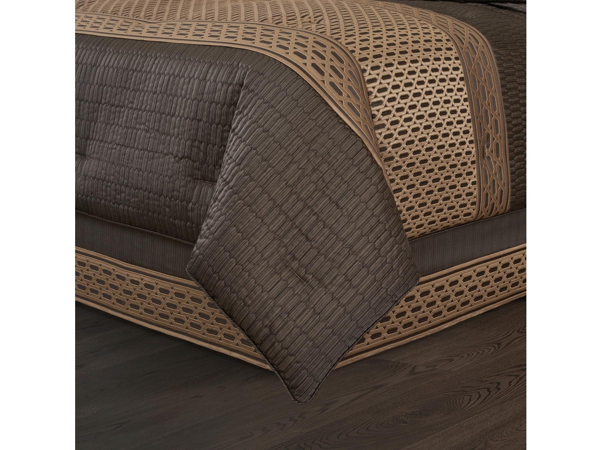 J. Queen New York Metropolitan 4-Piece King Comforter Set | Ashley