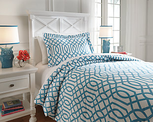 Loaded with high-style twists and turns, Loomis comforter set is the essence of fresh, fun, youthful style. Modern trellis design is right at home with your tween or teen's fashion sense.Made of cotton with polyester filling | 200 thread count | Set includes 1 comforter and 1 standard sham | Imported | Machine washable
