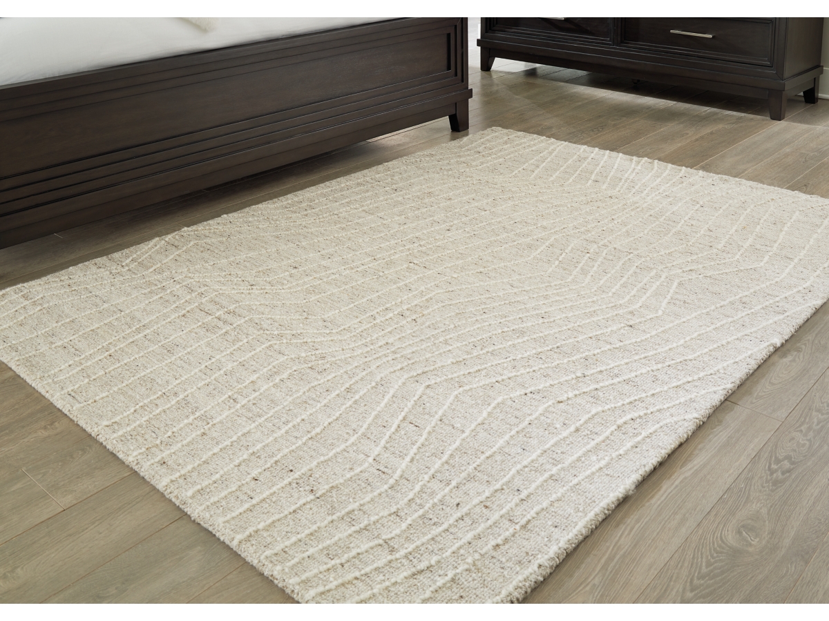 Varahill 5' x 7' Rug | Ashley