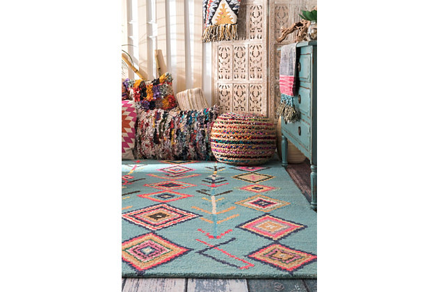 At nuLoom, we believe that floor coverings and art should not be mutually exclusive. Founded with a desire to break the rules of what is expected from an area rug, nuLoom was created to fill the void between brilliant design and affordability.70% wool, 30% viscose | Hand tufted | Easy to clean and maintain | Unique hand crafted piece | Imported