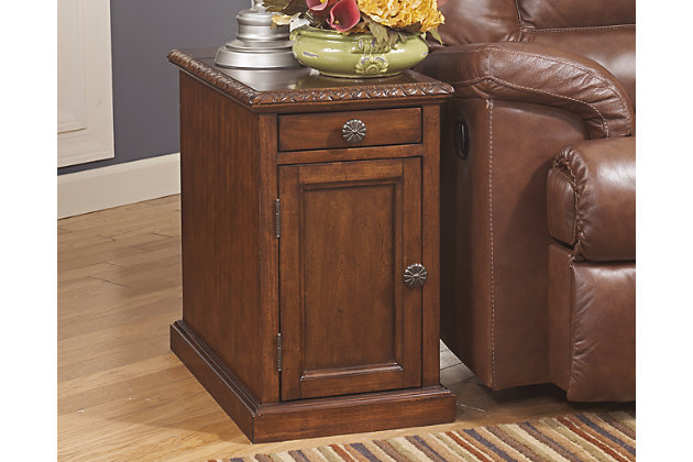 Laflorn Chairside End Table With Usb Ports Outlets Ashley Furniture Homestore