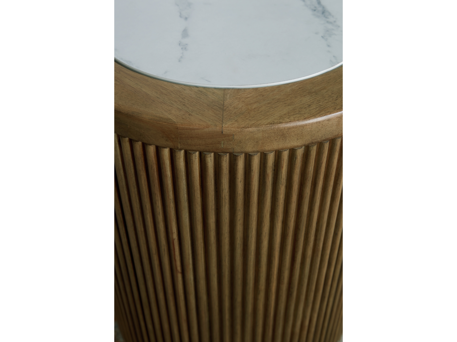 Image 4 of Camdill Coffee Table and end tables 